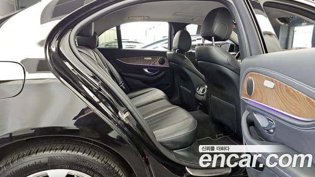 Mercedes-Benz E-Class 2019 — Şəkil 12/20