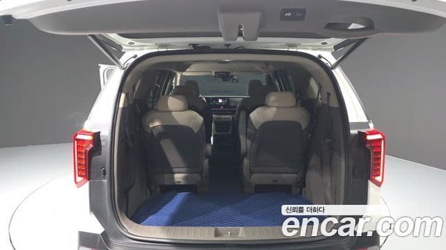 Kia Carnival 2023 — фото 20 из 20