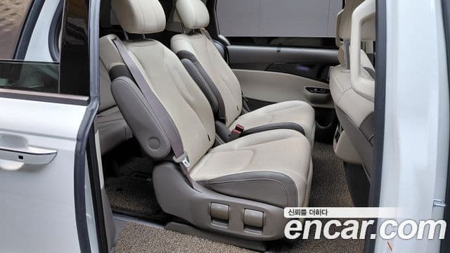 Kia Carnival 2023 — Şəkil 11/20