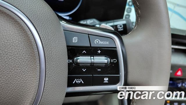 Kia Carnival 2023 — Şəkil 18/20
