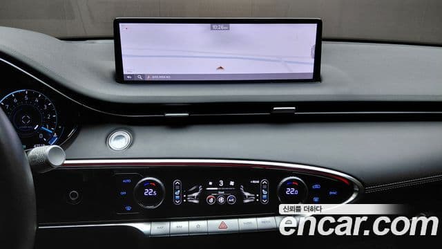 Genesis GV70 2021 — ფოტო 14/20