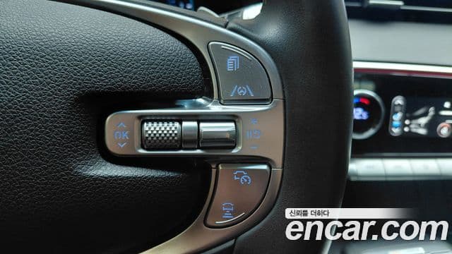 Genesis GV70 2021 — ფოტო 17/20