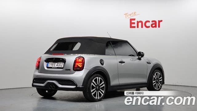 Mini Cooper S Convertible 2023 — ფოტო 2/18