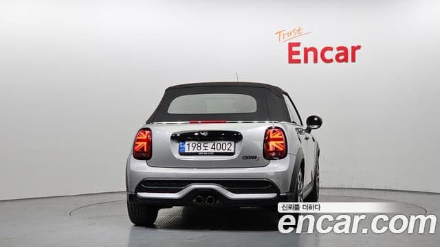 Mini Cooper S Convertible 2023 — ფოტო 4/18