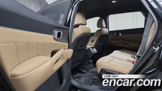 Kia Sorento 2023 — Photo 18/34