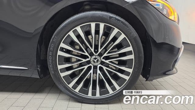 Mercedes-Benz S-Class 2021 — Photo 23/32