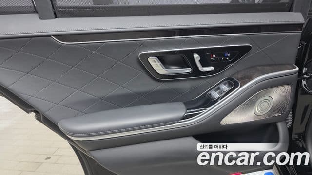 Mercedes-Benz S-Class 2021 — Photo 27/32