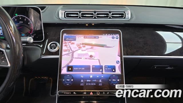 Mercedes-Benz S-Class 2021 — Photo 18/32