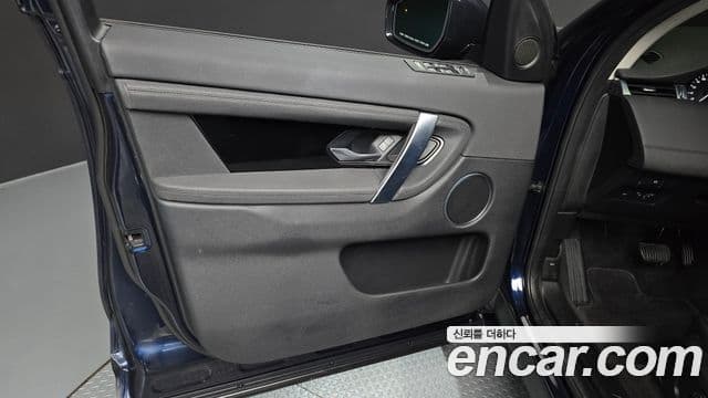 Land Rover Discovery Sport 2020 — Photo 19/30