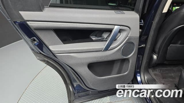 Land Rover Discovery Sport 2020 — Photo 8/30