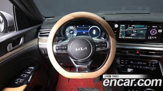 Kia K5 2023 — ფოტო 13/20