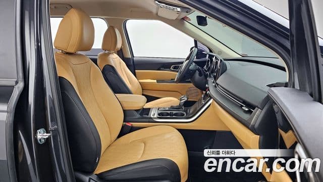 Kia Carnival 2023 — Photo 19/20