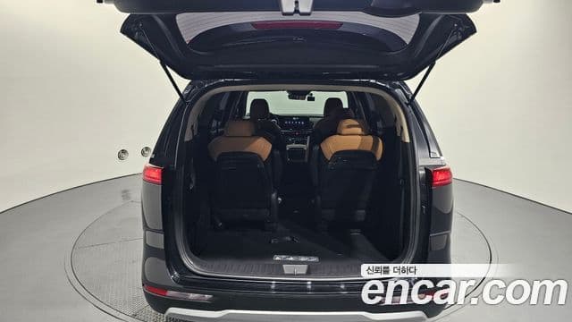 Kia Carnival 2023 — Photo 15/20