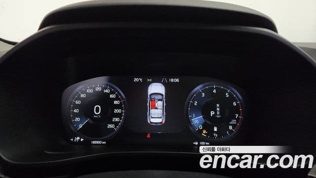 Volvo XC40 2021 — Şəkil 8/20
