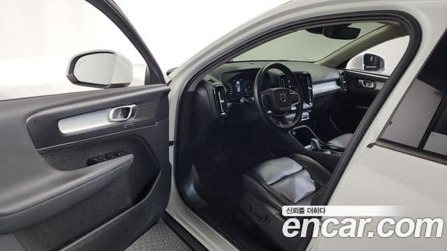 Volvo XC40 2021 — Şəkil 10/20