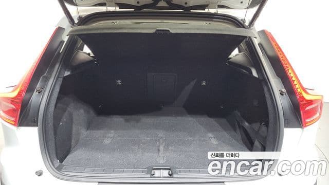 Volvo XC40 2021 — Şəkil 18/20