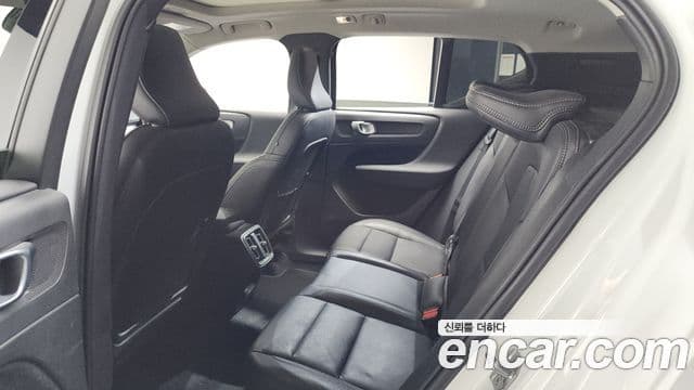 Volvo XC40 2021 — Şəkil 19/20