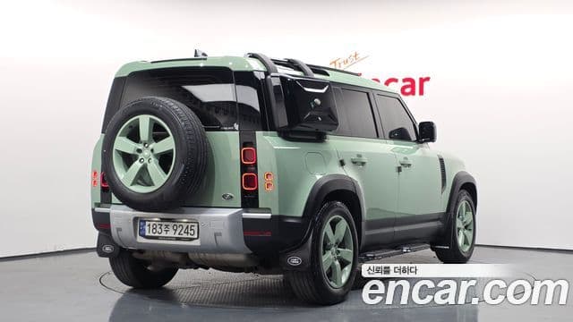 Land Rover Defender 2023 — Фото 2/20
