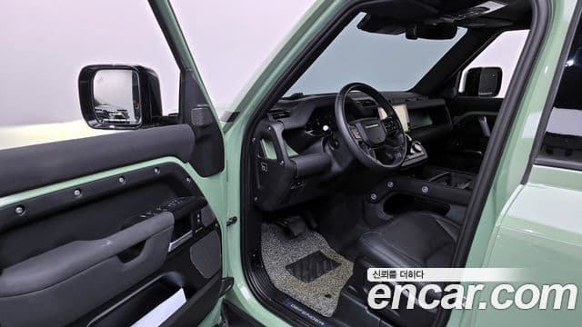 Land Rover Defender 2023 — Фото 10/20