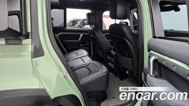 Land Rover Defender 2023 — Фото 11/20