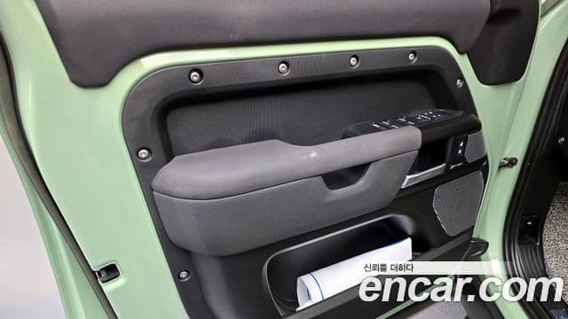 Land Rover Defender 2023 — ფოტო 36/36