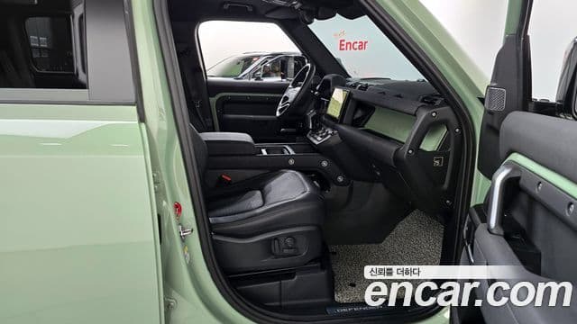 Land Rover Defender 2023 — ფოტო 11/36