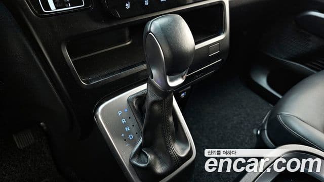 Hyundai Staria 2025 — Фото 9/20