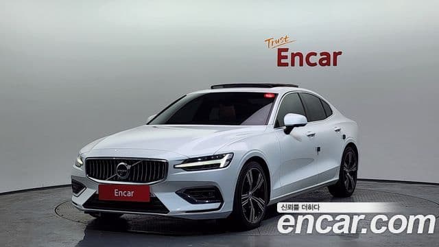 Volvo S60 2021 — ფოტო 1/20