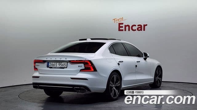 Volvo S60 2021 — ფოტო 2/20