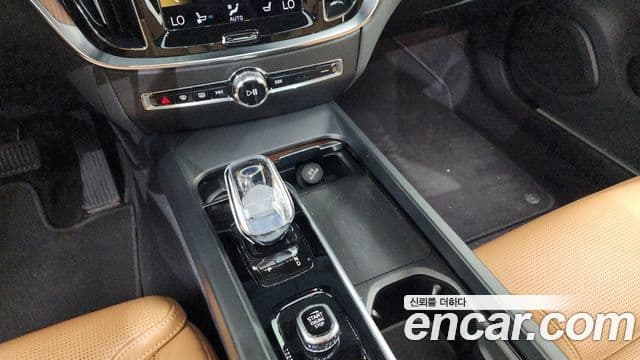 Volvo S60 2021 — ფოტო 9/20