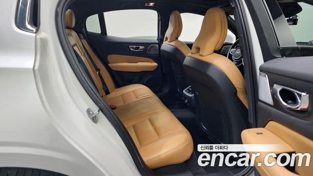 Volvo S60 2021 — ფოტო 11/20