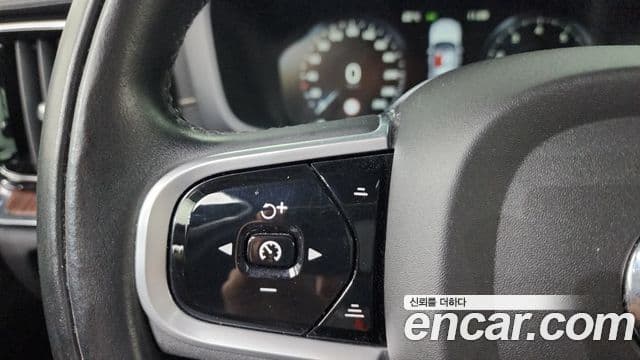 Volvo S60 2021 — ფოტო 17/20