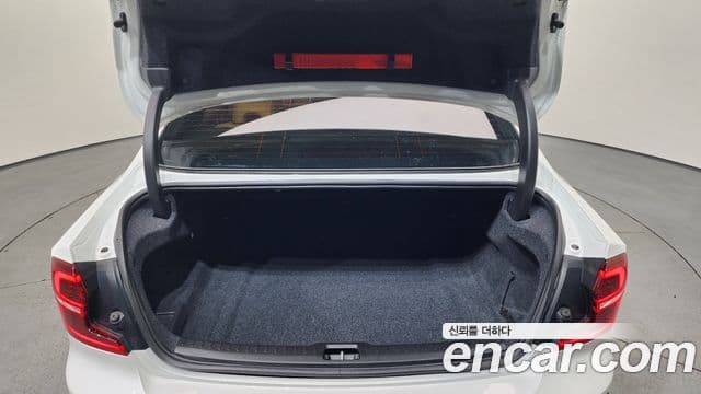 Volvo S60 2021 — ფოტო 19/20