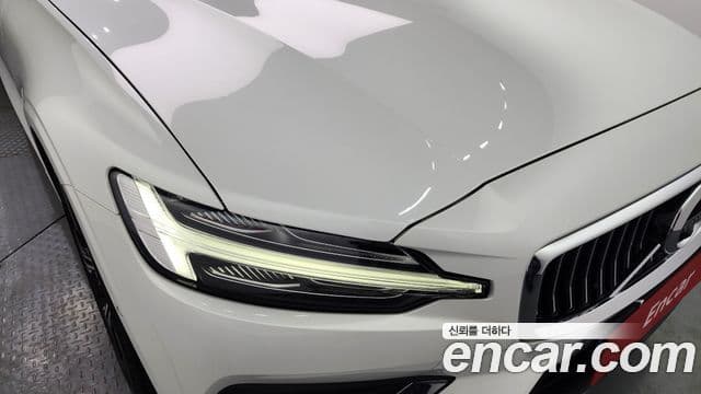 Volvo S60 2021 — Photo 32/39