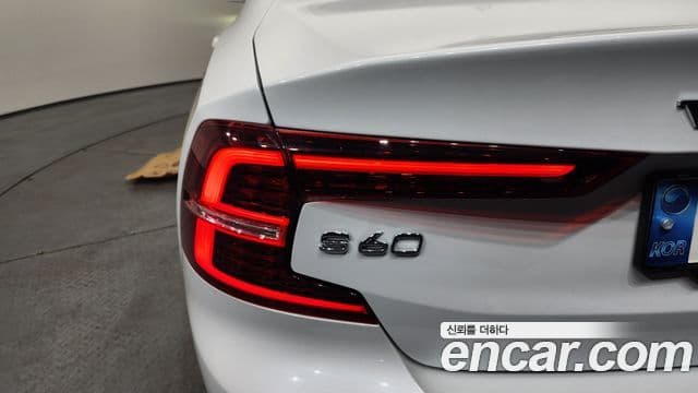 Volvo S60 2021 — Photo 30/39