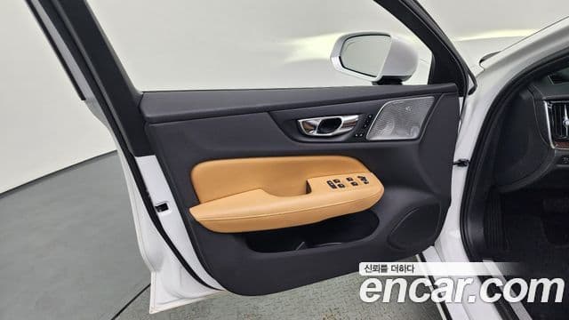 Volvo S60 2021 — Photo 27/39