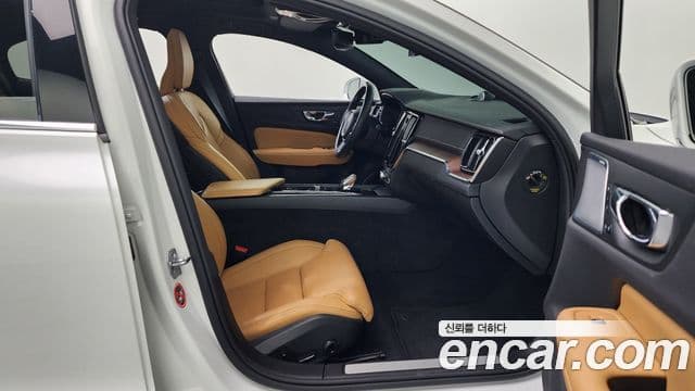 Volvo S60 2021 — Photo 4/39