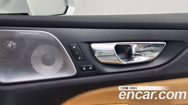 Volvo S60 2021 — Photo 14/39
