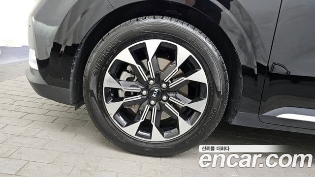 Kia Carnival 2021 — фото 5 из 20
