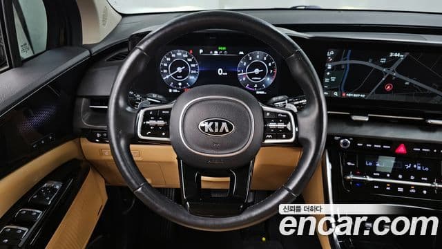 Kia Carnival 2021 — ფოტო 13/20