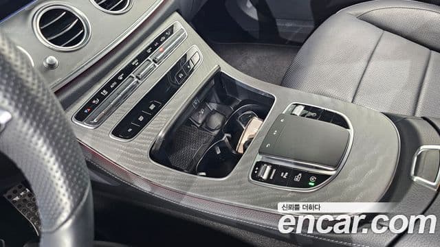 Mercedes-Benz E-Class 2022 — Şəkil 19/20