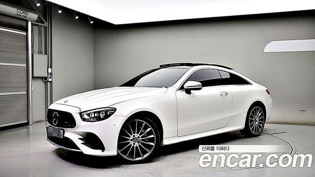 Mercedes-Benz E-Class 2021 — ფოტო 8/20