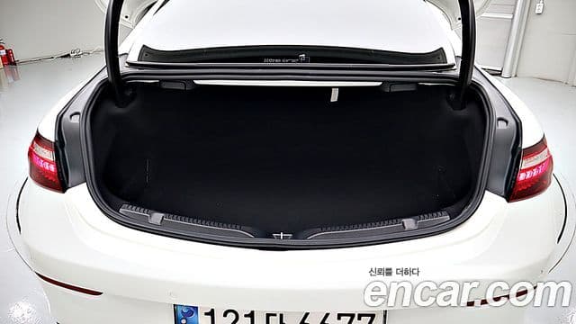 Mercedes-Benz E-Class 2021 — ფოტო 7/20