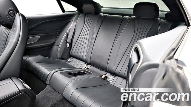 Mercedes-Benz E-Class 2021 — ფოტო 19/20