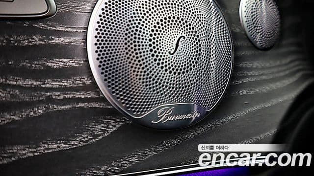 Mercedes-Benz E-Class 2021 — ფოტო 17/20