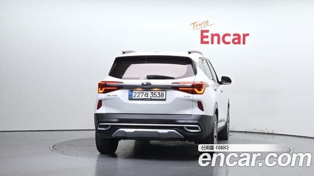Kia Seltos 2020 — ფოტო 4/20