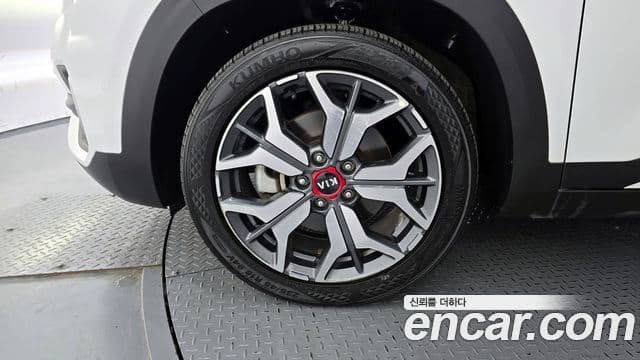 Kia Seltos 2020 — ფოტო 5/20
