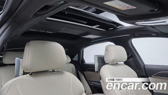 Audi A8 2023 — ფოტო 13/20
