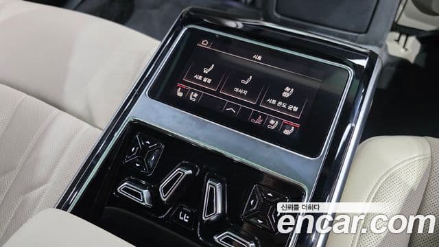 Audi A8 2023 — ფოტო 19/20
