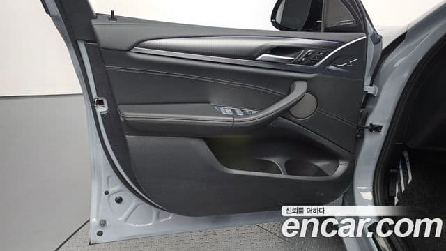 BMW X4 2023 — Photo 17/34